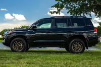 CLEAN 2024 YA 9OTA LAND CRUISER Véhicules d'occasion en PROMOTION Conduite à gauche Sièges en cuir Caméra de recul 75001-100000 milles Émissions Euro IV