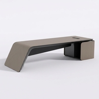 Bureau de direction de style artistique minimaliste avec design unique de pieds de table inclinés, grand format, pour espace de bureau de luxe