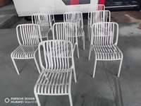 Chaise de salle à manger pivotante de style victorien avec structure en plastique et revêtement en acrylique - Multi-usages pour hôtel, maison, restaurant, salle à manger extérieure