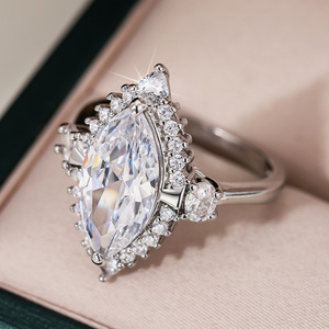 Anello di Proposta Marquise per Donne, Gioiello da Dito Futuristico e Minimalista alla Moda - Product Image 2