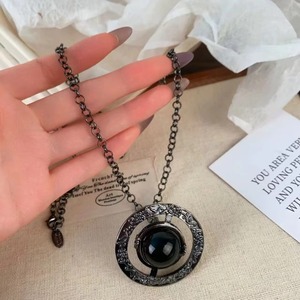 Collar Clásico Empress Dowager Vivienne, Mediano, con Piedra Natural 3D, Acero Inoxidable, Cadena Figaro con Patrón Elegante Grabado, Unisex - Product Image 4