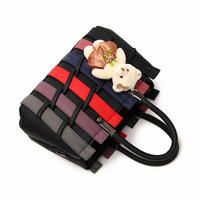 Nouvel Arrivage Sac à Main Tissé pour Femme, Sac Bandoulière Tendance Euro-Américain avec Pendentif Ours