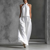 Ensemble 2 pièces tendance : Haut halter torsadé blanc minimaliste et pantalon large à taille élastique avec poches pour femme – Idéal pour les vacances