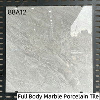 Carreaux de porcelaine effet marbre pleine masse 800x800mm, polis brillants, antidérapants, pour sols et murs, idéaux pour la décoration d'appartements et de halls.