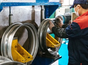 ET1345406-S de <span class=keywords><strong>roue</strong></span> de <span class=keywords><strong>remorque</strong></span> en acier d'hiver Wheelsky 13 pouces 13x4.5 PCD <span class=keywords><strong>4x100</strong></span> 600kg capacité de charge 30mm essieu 100mm PCD nouvel état - Product Image 6