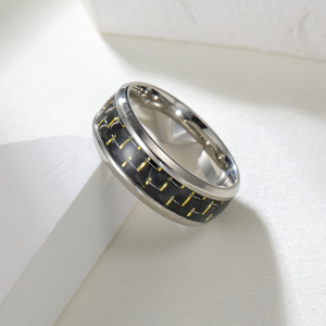 <span class=keywords><strong>La</strong></span> mode européenne et américaine ne se démode jamais. Bague en fibre de carbone et acier inoxydable. Bague tendance pour couple. - Product Image 3