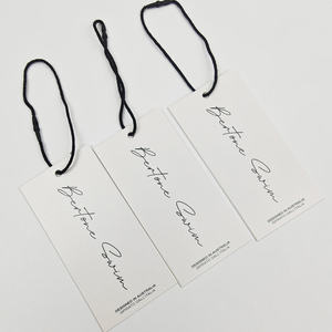 Etiquetas Colgantes de Papel de Lino Ecológicas Personalizadas al por Mayor para Ropa, Zapatos y Bolsos, Acabado en Relieve con su Logotipo, Marca INFFY, Forma Cuadrada - Product Image 3
