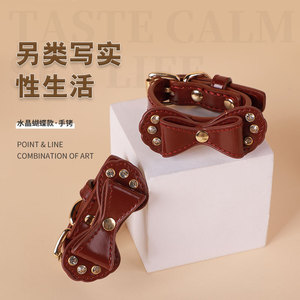 กุญแจมือคริสตัลโบว์หนังสีแดงพร้อมโซ่ ของเล่น BDSM สำหรับผู้ใหญ่ ใช้สำหรับคู่รักเพื่อเพิ่มความโรแมนติก - Product Image 2