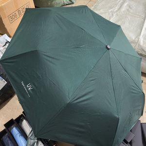 Parasol promotionnel pliant manuel W41 personnalisé avec logo, résistant au vent et à la pluie, avec poignée en plastique - Product Image 3