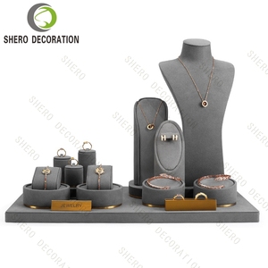 Set de Exhibición de Joyería de Microfibra Gris, con Logotipo Personalizado, Tamaño, Color y Material a Medida, Exhibidor de Joyería de Lujo para Vitrina - Product Image 2