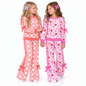 Conjunto de leggings acampanados para niñas con estampado de lazo de corazón, jersey de manga larga y pantalones con lazo lateral para atuendos diarios infantiles - Product Image 4