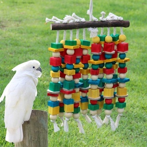 Juguete de Bloques de Madera Coloridos para Loros, Juguete Colgante para Morder para Aves Medianas y Grandes, Alivia el Aburrimiento y la Ansiedad - Product Image 2