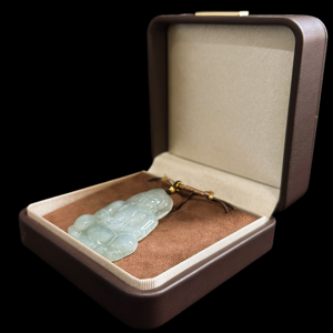 จี้หยกพม่าเกรด A แบบเหนียว น้ำแข็งใส สีเขียวลอย แกะสลักด้วยมือ รูปพระโพธิสัตว์กวน<span class=keywords><strong>อิ</strong></span><span class=keywords><strong>ม</strong></span> - Product Image 4