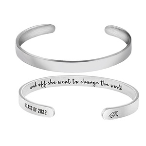 Bracelet populaire et tendance « Off She Went to Change the World » en acier inoxydable, bracelet cool, cadeau de diplôme pour étudiants - Product Image 2