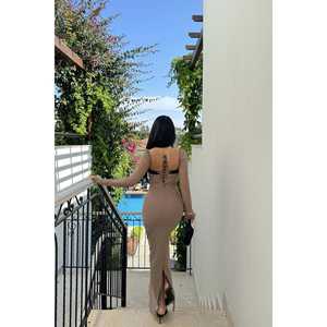 Robe longue de bal beige coupe trapèze avec dos lacé, longueur ras du sol, taille XS, idéale pour bal de promo, soirée, banquet ou invitée de mariage - Product Image 1