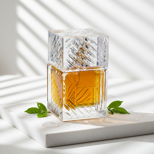 Bottiglia di Profumo Quadrata <span class=keywords><strong>in</strong></span> <span class=keywords><strong>Vetro</strong></span> Trasparente Vuota da 100ml con Erogatore a Pompa di Lusso Personalizzata dalla Fabbrica - Product Image 1