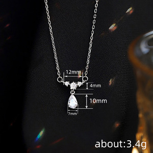 Elegante Collana con Ciondolo a Goccia d'Acqua e Catena a Maglie per Donna, Gioiello di Moda per Uso Quotidiano e Abbinamento con Vestiti - Product Image 4