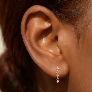 Pendientes de Plata de Ley 925 con Borla de Estrella de Cuatro Puntas Lisa Clásica y Circonitas, Joyería Fina Delicada y Moderna para Mujeres y Niñas - Product Image 4