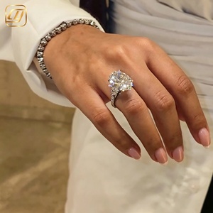 Anillo de Compromiso Personalizado de Lujo para Mujer, Oro Sólido de 10K, 14K, 18K, Diamantes Cultivados en Laboratorio, Corte Ovalado, Certificado IGI, 3 Diamantes - Product Image 4