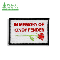 Badge rectangulaire personnalisé en feutre non tissé brodé en 3D, thermocollant ou à coudre, avec motif rose, pour vêtements, sacs et chapeaux