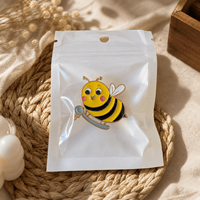 Broches en émail abeille de dessin animé mignonnes, broche décorative en métal abeille avec seau de crème glacée pour sac à dos, vente en gros personnalisée