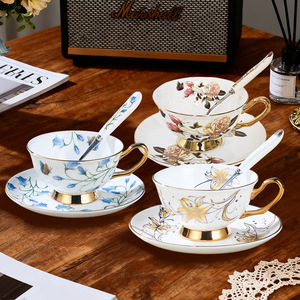 Juego de Tazas de Café de Porcelana Fina de Lujo, Taza de Té de Cerámica con Diseño Floral, Taza y Platillo Estilo Británico Simple, Regalo Elegante para el Té de la Tarde - Product Image 1