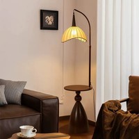 BGST Postmoderne Rétro LED Lampadaire Moderne Pratique Lumière Design De Luxe avec Corps En Fer Intérieur Table Debout et Lampadaires