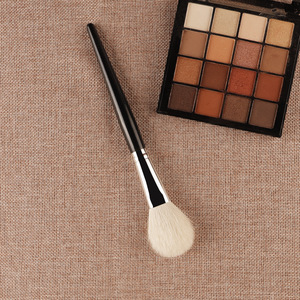 Pinceau à blush Cangzhou en poils d'animaux, 40 mm, pour le visage et les joues - Product Image 2