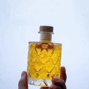 Petites bouteilles en verre à motif carré Conteneur de brassage à froid de vin de fruits fait <span class=keywords><strong>maison</strong></span> Bouteille de vin vide pour <span class=keywords><strong>recharge</strong></span> Bouteille de <span class=keywords><strong>parfum</strong></span> en verre - Product Image 3