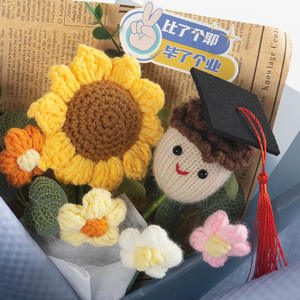 Ramo de Flores Tejidas a Crochet para Graduación 2026, Flores Hechas a Mano con Muñeca de Graduación Doctoral, Regalo para Amigos y Compañeros de Clase - Product Image 5