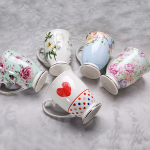 Juego de tazas de té y platillos de cerámica florales británicos vintage nórdicos al por mayor borde dorado ligero de lujo personalizable - Product Image 2