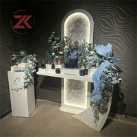 ZKAI Décoration de fête de luxe personnalisée, support de toile de fond en PVC avec éclairage LED, table de présentation de bijoux en acrylique blanc pour mariage