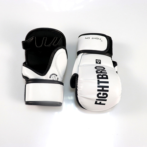 Guantes de Karate Unisex para Adultos LEONE 1947, de Cuero PU Azul con Cierre de Velcro GK096 - Product Image 3