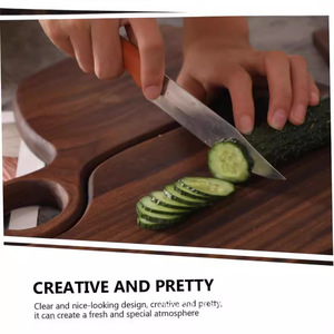 Planche à découper en bois de noyer avec poignée, plateau de service pour steak en bois massif, forme irrégulière, pour les fêtes - Product Image 4