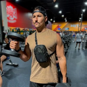 Cao Cấp Biểu Tượng Tùy Chỉnh Người Đàn Ông Phụ Nữ Màu Hồng Du Lịch Làm Việc Thể Thao Edc Phòng Tập Thể Dục Chai Mang Theo Từ Chai Sling Ngực Túi Pouch - Product Image 6