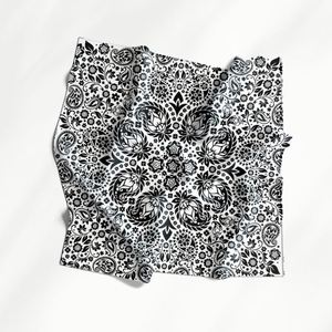 Pañuelo de Seda 90x90, Pañuelo Bandana de Seda Personalizado, Pañuelos de Seda con Diseños de Patrones Culturales para Viajeros Globales y Amantes del Arte - Product Image 5