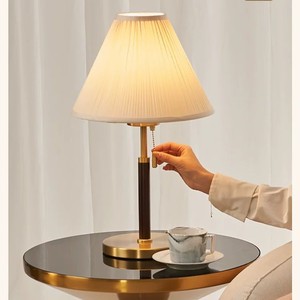 Lámpara de Mesa Estilo Retro Americano, Tela Plegada, E26 LED 220V, Cuidado de la Vista, para Sala de Estar, Dormitorio, Mesita de Noche - Product Image 2
