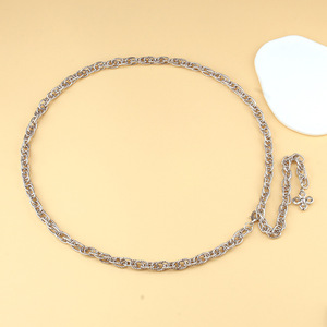 Chaîne de corps tendance en alliage de zinc avec pendentif croix dorée style Hip Hop, pour usage quotidien, avec serti clos simple et pendentif K blanc - Product Image 4