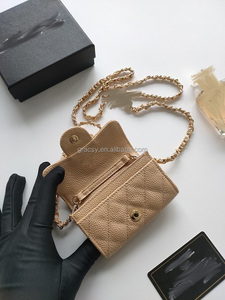 <span class=keywords><strong>Portafoglio</strong></span> Corto in Pelle di Lusso per Uomo <span class=keywords><strong>e</strong></span> Donna con Decorazione Floreale, <span class=keywords><strong>Porta</strong></span> <span class=keywords><strong>Carte</strong></span> <span class=keywords><strong>e</strong></span> <span class=keywords><strong>Monete</strong></span> - Product Image 3