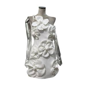 <span class=keywords><strong>Vestido</strong></span> Bodycon Elegante <span class=keywords><strong>Blanco</strong></span> de Verano con Estampado Digital, Flores Cosidas a Mano, de un Solo Hombro, Ajustado y hasta la Rodilla - Product Image 5