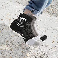 Chaussettes de sport décontractées pour hommes, personnalisables à faible MOQ, 100 % coton, semelle en tissu éponge rembourrée, absorbant la transpiration, anti-ampoules, respirantes