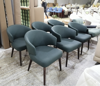 Fauteuil de salle à manger en forme de coquille, rembourré en lin gris moderne, avec pieds en bois, pour la maison et l'hôtellerie