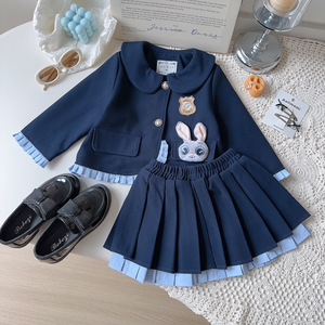 Costume de policière pour filles, nouveau style printemps-automne, ensemble deux pièces mignon et tendance comprenant un manteau, une jupe plissée, des nœuds, en laine peignée - Product Image 3