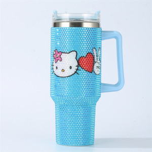 Vaso Térmico <span class=keywords><strong>de</strong></span> Acero Inoxidable con Diseño <span class=keywords><strong>de</strong></span> Gato KT y Pedrería, 40oz, Mantiene Bebidas Frías o Calientes <span class=keywords><strong>de</strong></span> 6 a 12 Horas, Portátil, con Asa, para Uso en Exteriores, Auto u Oficina - Product Image 6
