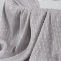 Tissu en mousseline de polyester jacquard B8 fluide et léger avec fil argenté pour robe de soirée OEM