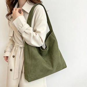 Sacs hobo rétro pour femmes, résistants à l'eau, grande capacité 5-7L, sac fourre-tout en daim, sac à bandoulière souple avec chaînes - Product Image 3