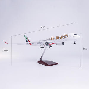 Modelo de Avión de Resina <span class=keywords><strong>Airbus</strong></span> <span class=keywords><strong>A350</strong></span>-<span class=keywords><strong>900</strong></span> de Emirates con Nueva Fardosura, Escala 1/142, 47 cm, con Luces LED y Tren de Aterrizaje - Product Image 1