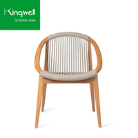 Ensemble de meubles de salle à manger en bois de teck élégants Table ronde moderne et chaises empilables pour hôtels Entrées Villas