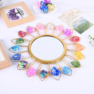 Offre Spéciale : Miroir Mural en Métal Doré avec Pierres Brutes de Quartz et Cristaux Naturels pour la Décoration Intérieure - Product Image 3