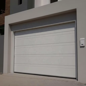 Porte de <span class=keywords><strong>garage</strong></span> sectionnelle automatique moderne et minimaliste, isolée, à lames plates, avec fenêtres latérales verticales pour villa - Product Image 1